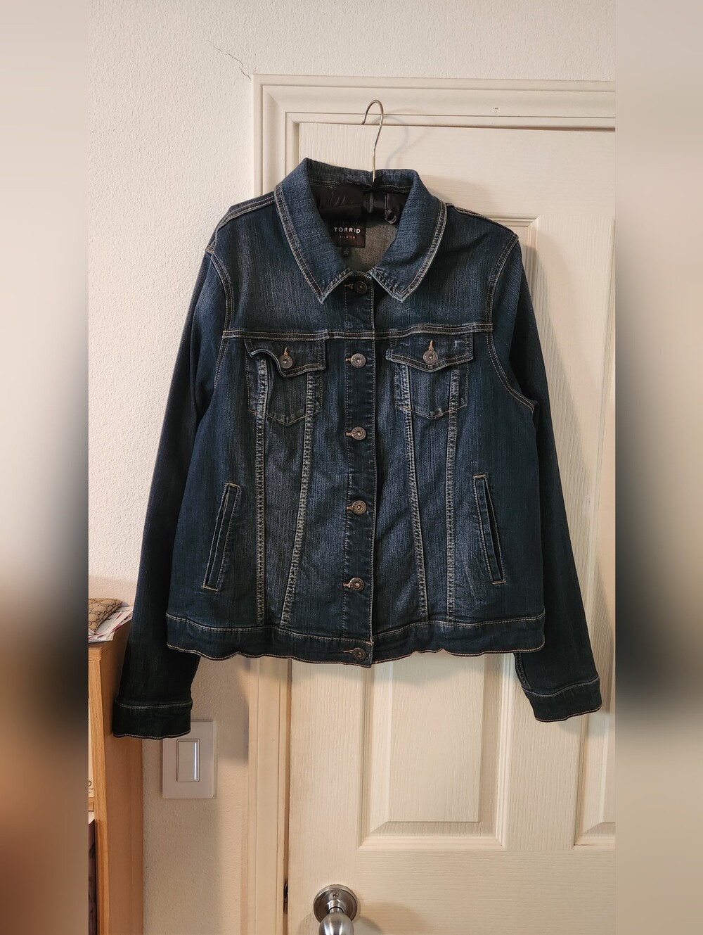 Torrid Dark Blue Denim Trucker Jacket Lighty Distressed Cottom Stretch Size 2 - Picture 1 of 10